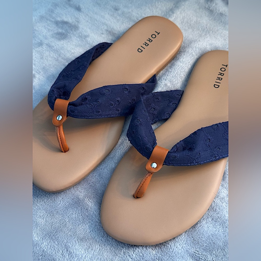 NWOT Torrid Navy fabric embroidered sandal